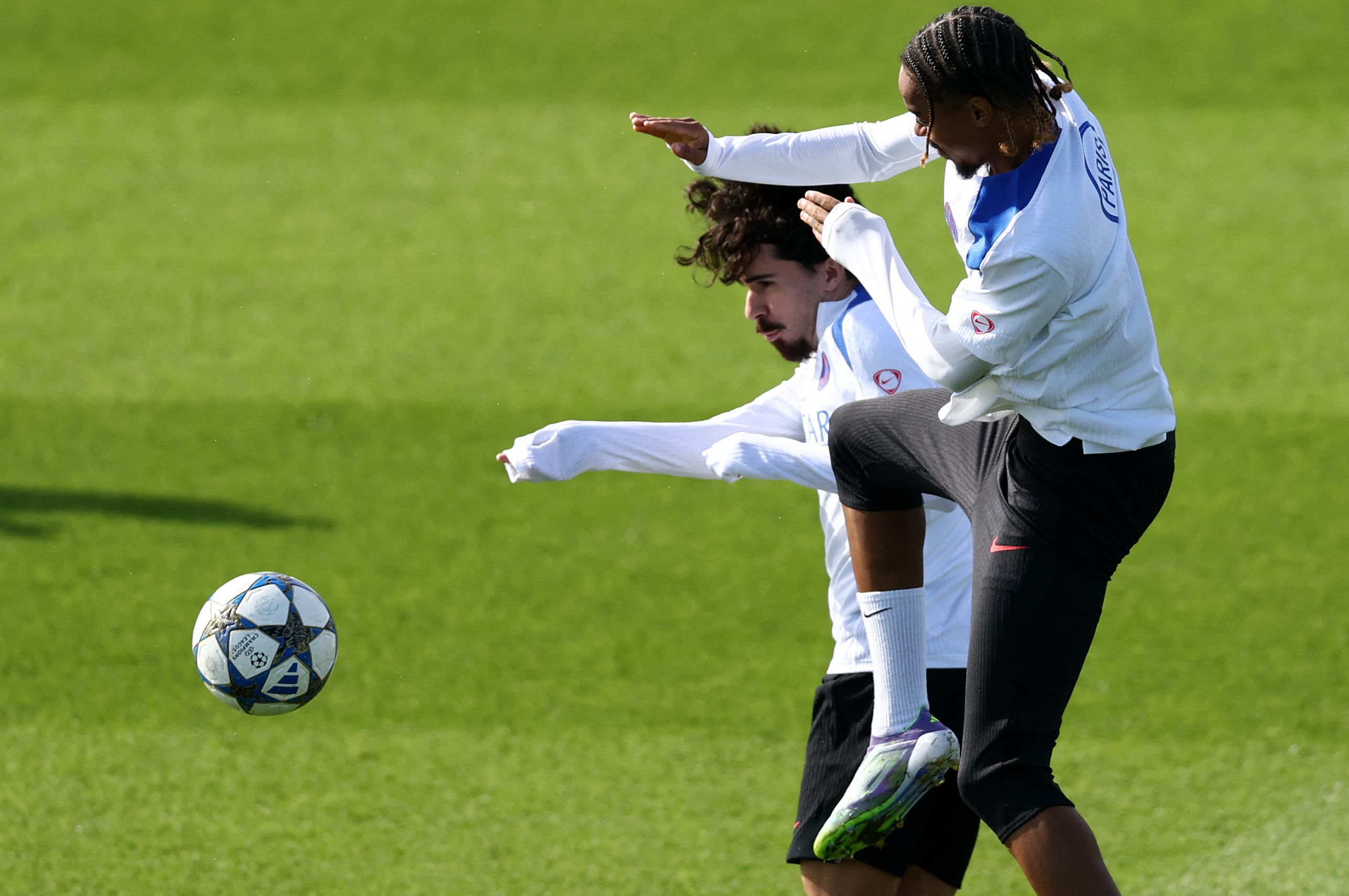 巴黎圣日耳曼发布备战花絮；国际比赛日复出首秀；荷甲任务艰巨；细节决定成败的简单介绍