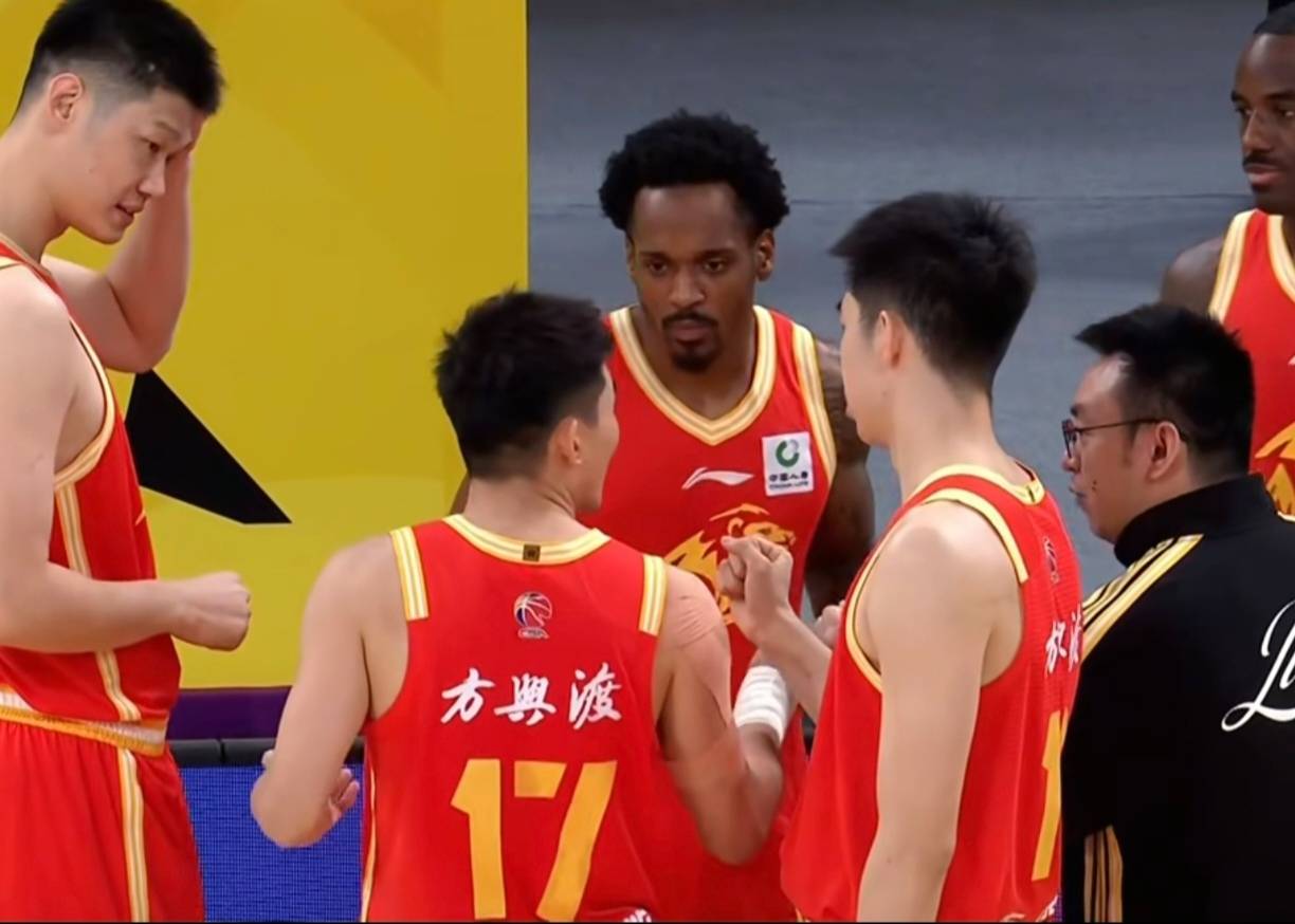 包含国际比赛日突围战来临，阿斯顿维拉围绕CBA季后赛再遭质疑，态度坚定，阵容厚度经受考验的词条